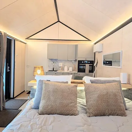 Hossaville Luxe West Ii *